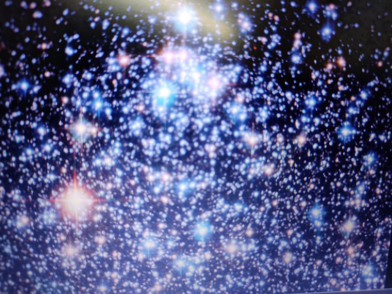 कार्बन प्रचुरता वाले तारे अपने से कम द्रव्यमान वाले तारों से चुराते हैं भारी तत्व