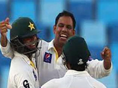 पाकिस्तान ने ऑस्ट्रेलिया को 221 रन से रौंदा